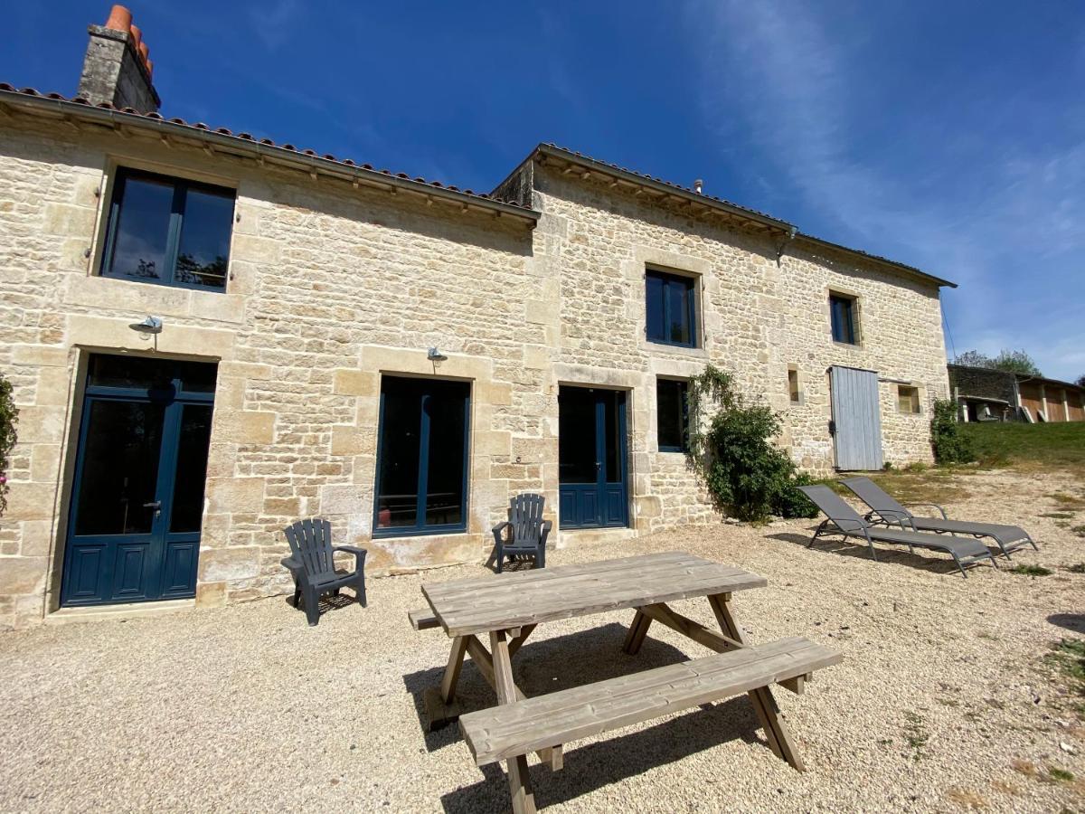 Chateau Des Loups - Les Cedres Bleus Echire Exterior photo